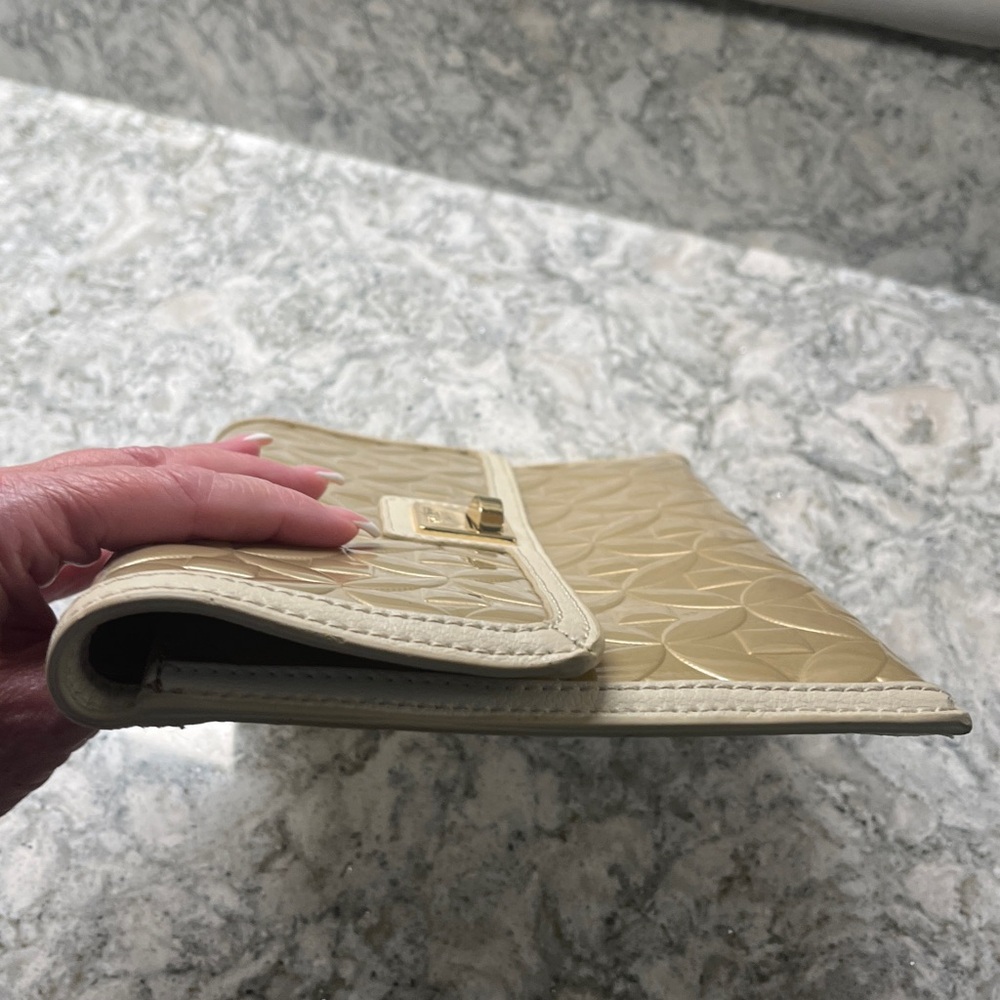 Spartina Gold Leather Clutch Handbag ~ 
Excellent condition - Picture 7 of 9